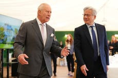 El rey Carlos III pide a empresarios desarrollar la IA con cuidado y consideración