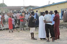 Policía de Nigeria lanza gas lacrimógeno contra protesta por la muerte de 37 mineros detenidos