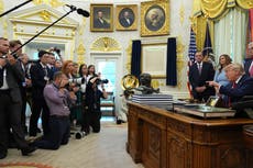 Trump dice que vetó a CNN, MSNBC y Politico de la Casa Blanca