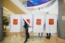 Observador electoral pierde el conocimiento durante arresto policial, dice partido opositor en Rusia