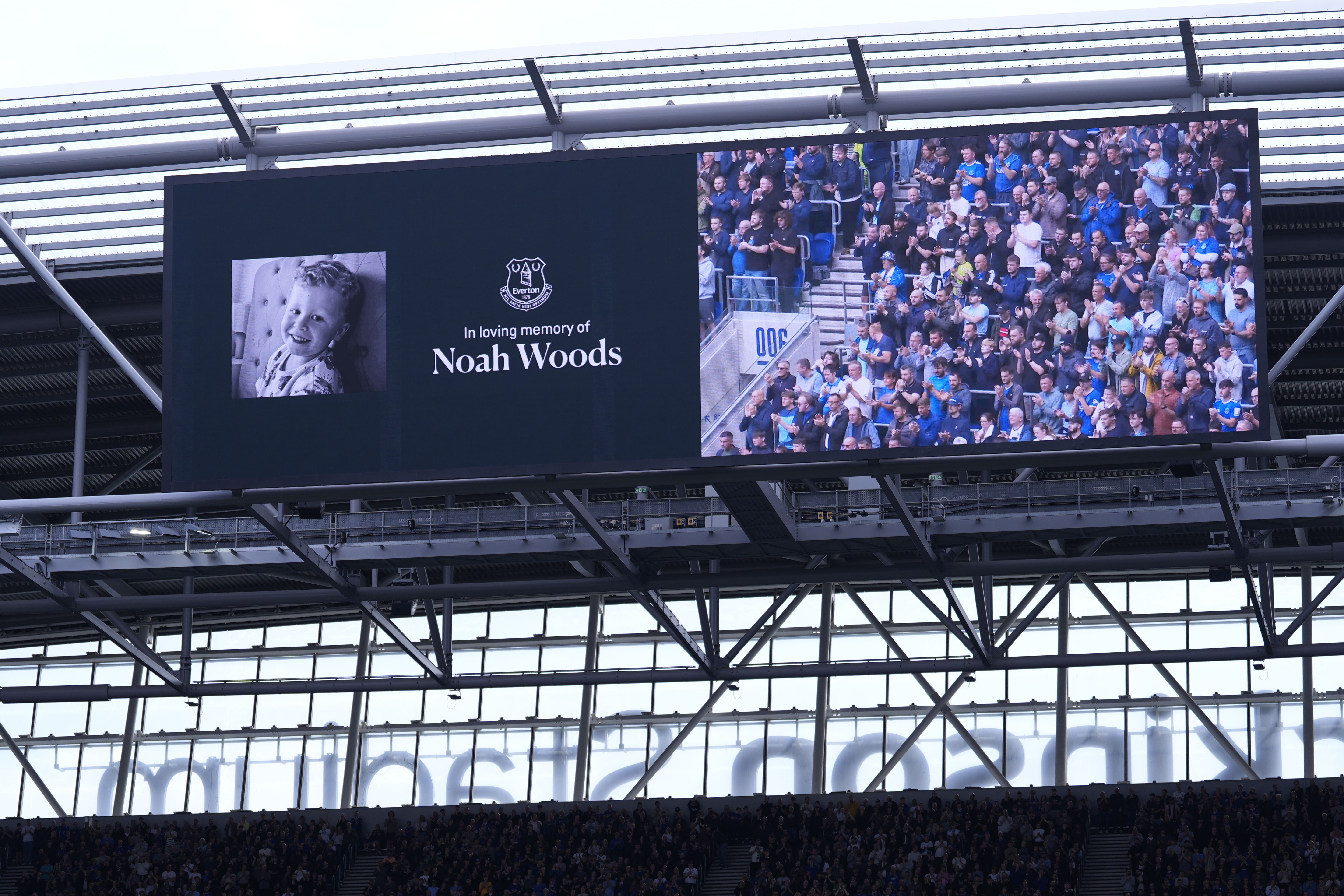 Un homenaje a Noah Woods fue proyectado en la pantalla gigante antes del partido de la Premier League entre Everton e Ipswich Town en Liverpool
