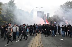 Policía antidisturbios de Holanda disuelve protesta ultraderechista en La Haya tras violencia