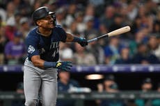 Sencillo de Carrigg en el 7mo impulsa a Rockies 5-3 ante Marineros al borde de eliminación