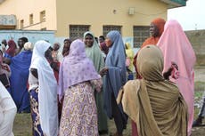 Familias de presuntos mineros ilegales que murieron bajo detención en Nigeria denuncian maltrato