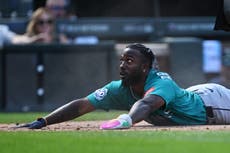 Los Marineros vencen 2-1 a los Rockies y siguen con vida en la carrera por playoffs
