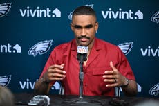 Jalen Hurts, de Eagles, responde a sus críticos con una serie ganadora ante Titans