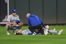 Bateman es la baja más reciente de Toronto mientras los Azulejos rozan la eliminación en Baltimore
