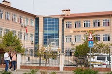 Un tirador abre fuego cerca de una secundaria en Turquía y hiere al menos a 11