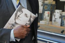 Nuevo libro del hermano de la princesa Diana desata polémica con el rey Carlos III