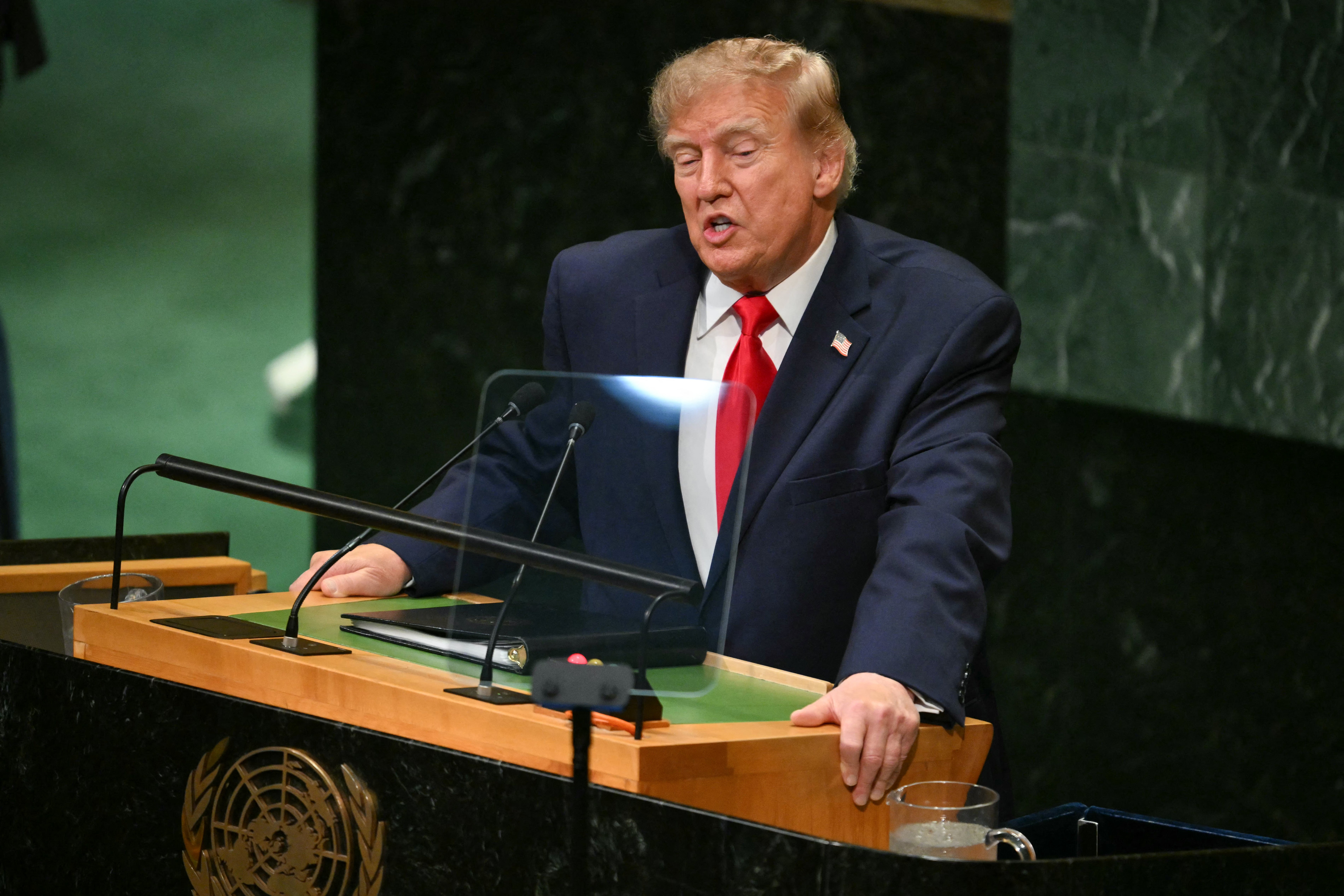 El presidente Donald Trump tardó menos de cinco minutos en comenzar a hablar de sus logros personales durante su intervención ante la Asamblea General de la ONU en Nueva York el martes