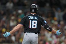 Marlinsvencen 8-2 a Chicago y frenan el empuje de Cachorros por el comodín de la Nacional