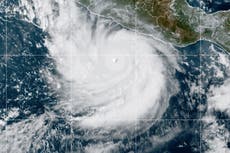 Huracán Polo se vuelve “una de las tormentas más fuertes jamás registradas” frente a costa de México