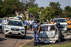 Un tiroteo en una fiesta en una casa en Sudáfrica deja 11 muertos, incluida una mujer embarazada