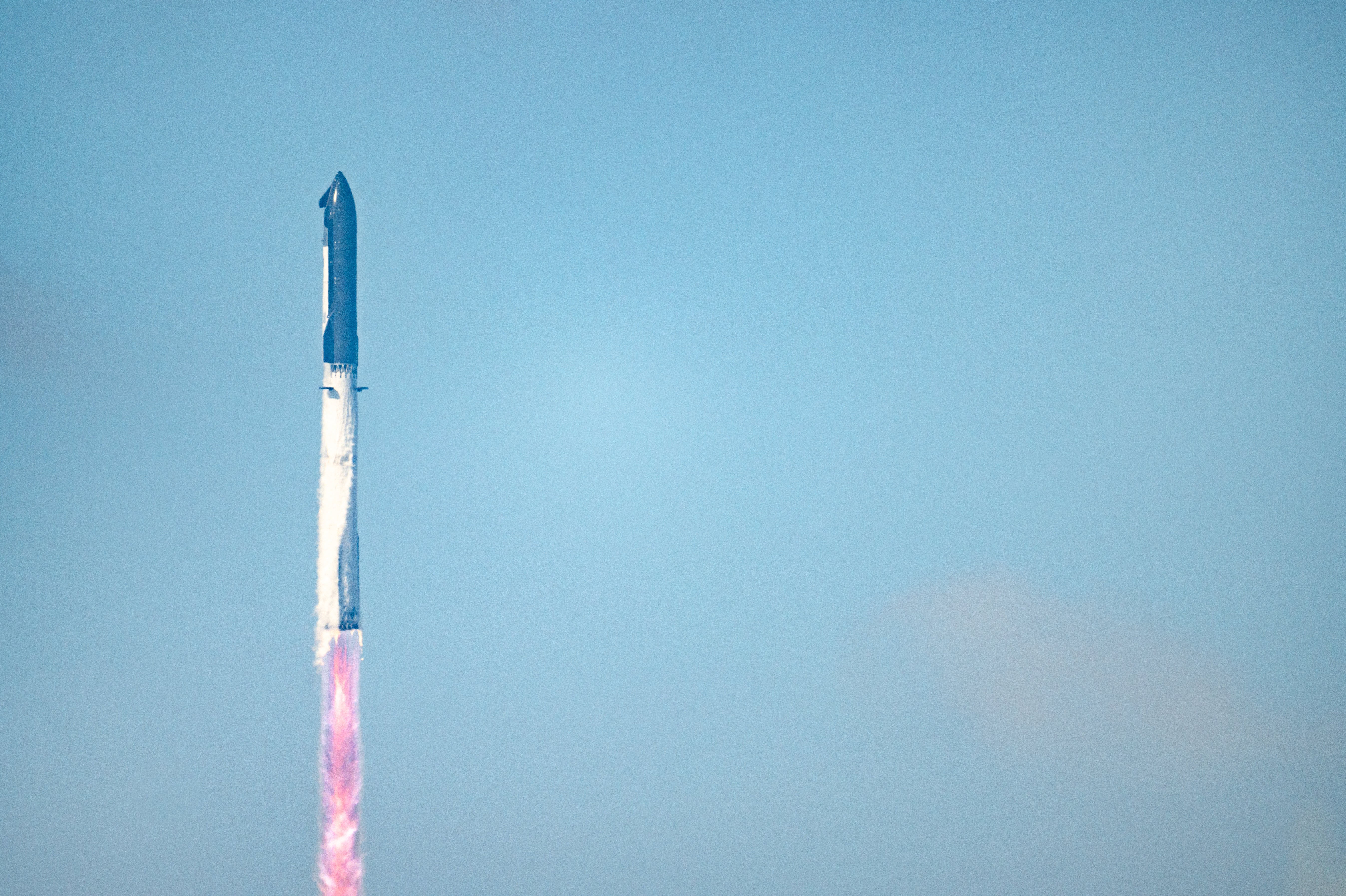 El Starship V3 de SpaceX despega desde Starbase el 22 de mayo de 2026, en Boca Chica Beach, Texas