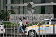 Ejecutivo australiano en Myanmar, acusado de malversación financiera, es excarcelado