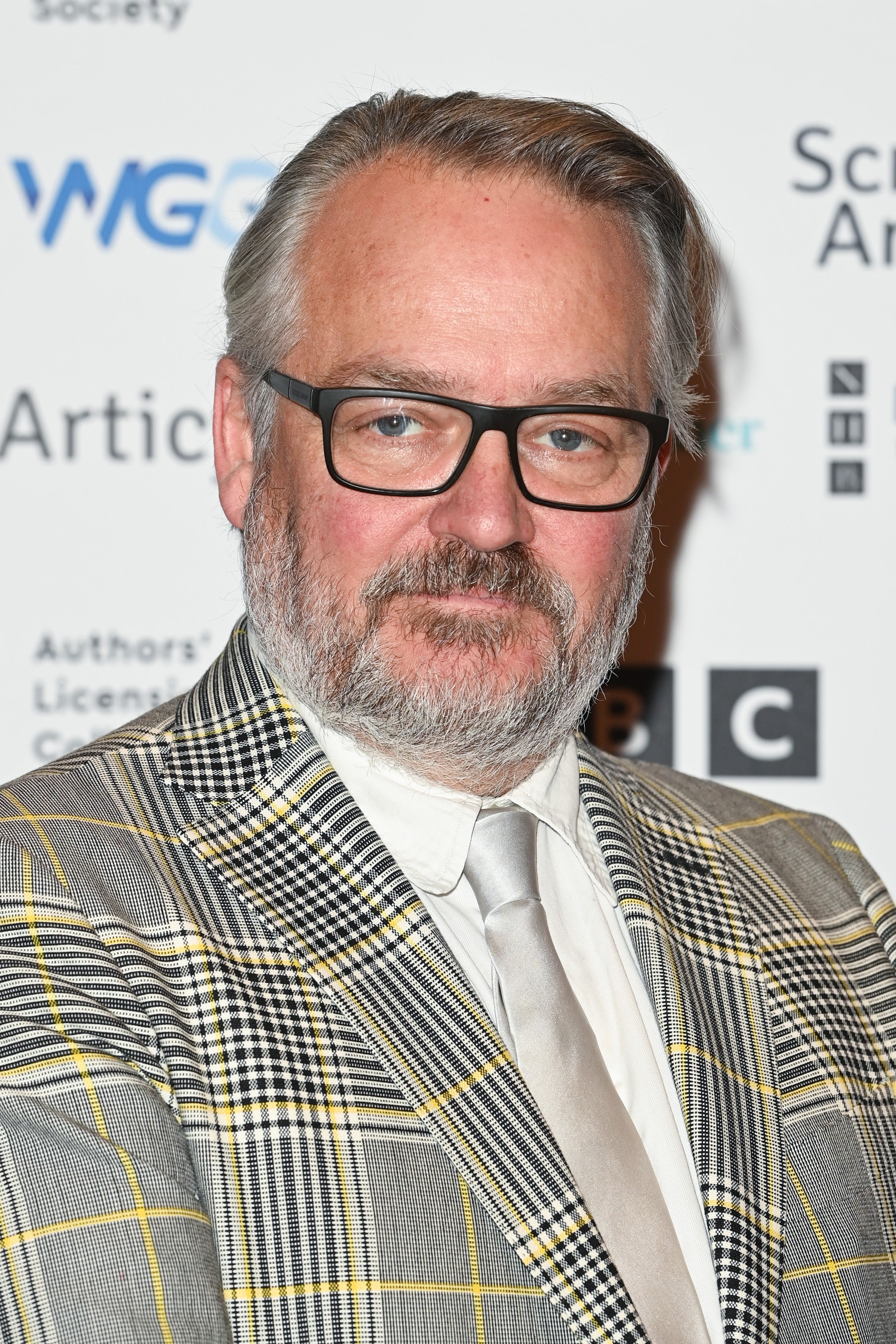 El autor de novelas de Bond, Charlie Higson, escribió dos novelas de 007