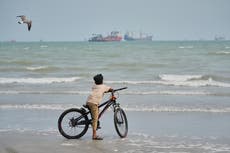 Países del golfo hallan alternativas para envío de crudo pese a guerra con Irán, pero sube el costo