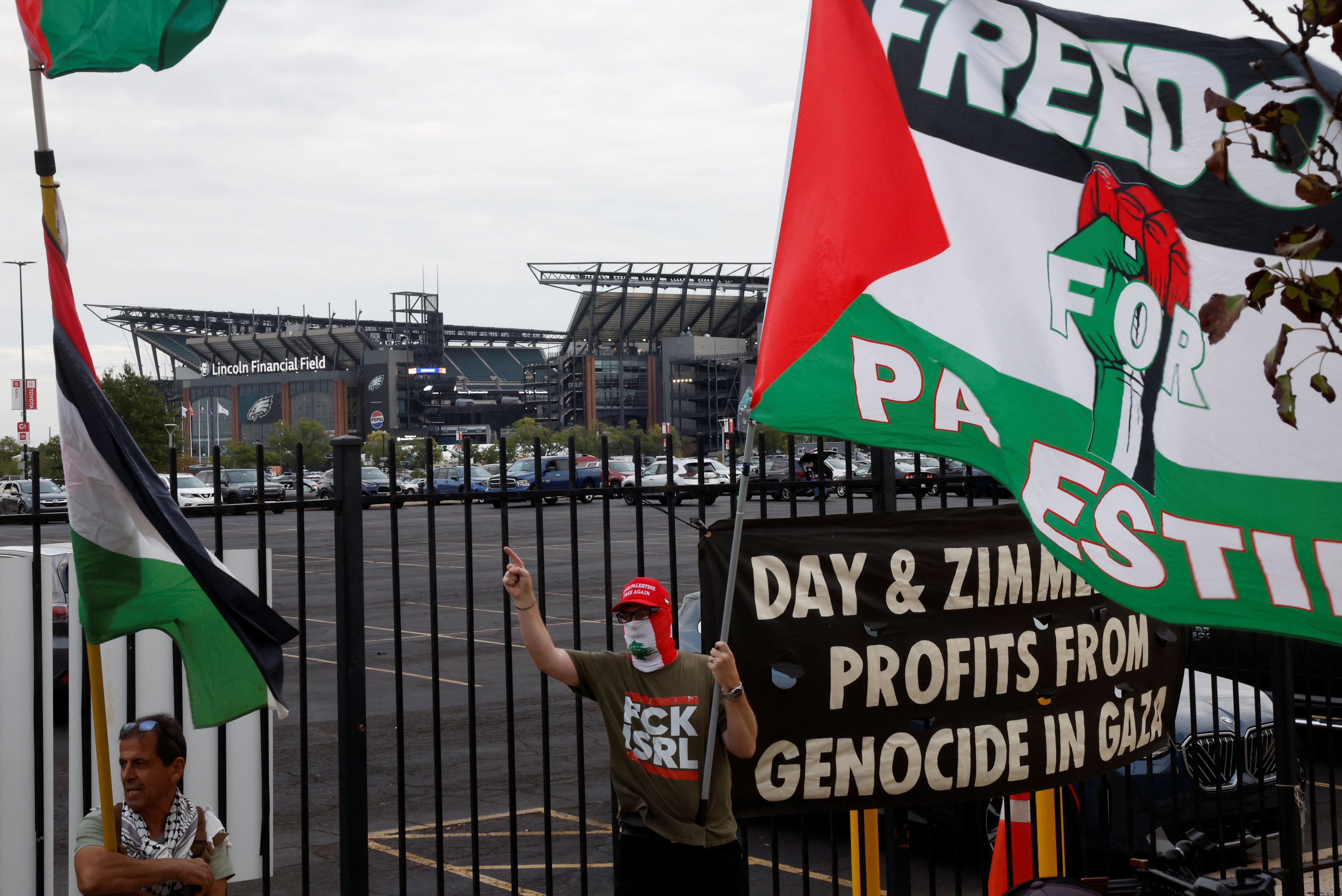 El 19 de septiembre, manifestantes propalestinos se concentraron cerca del recinto donde actuaba Ed Sheeran