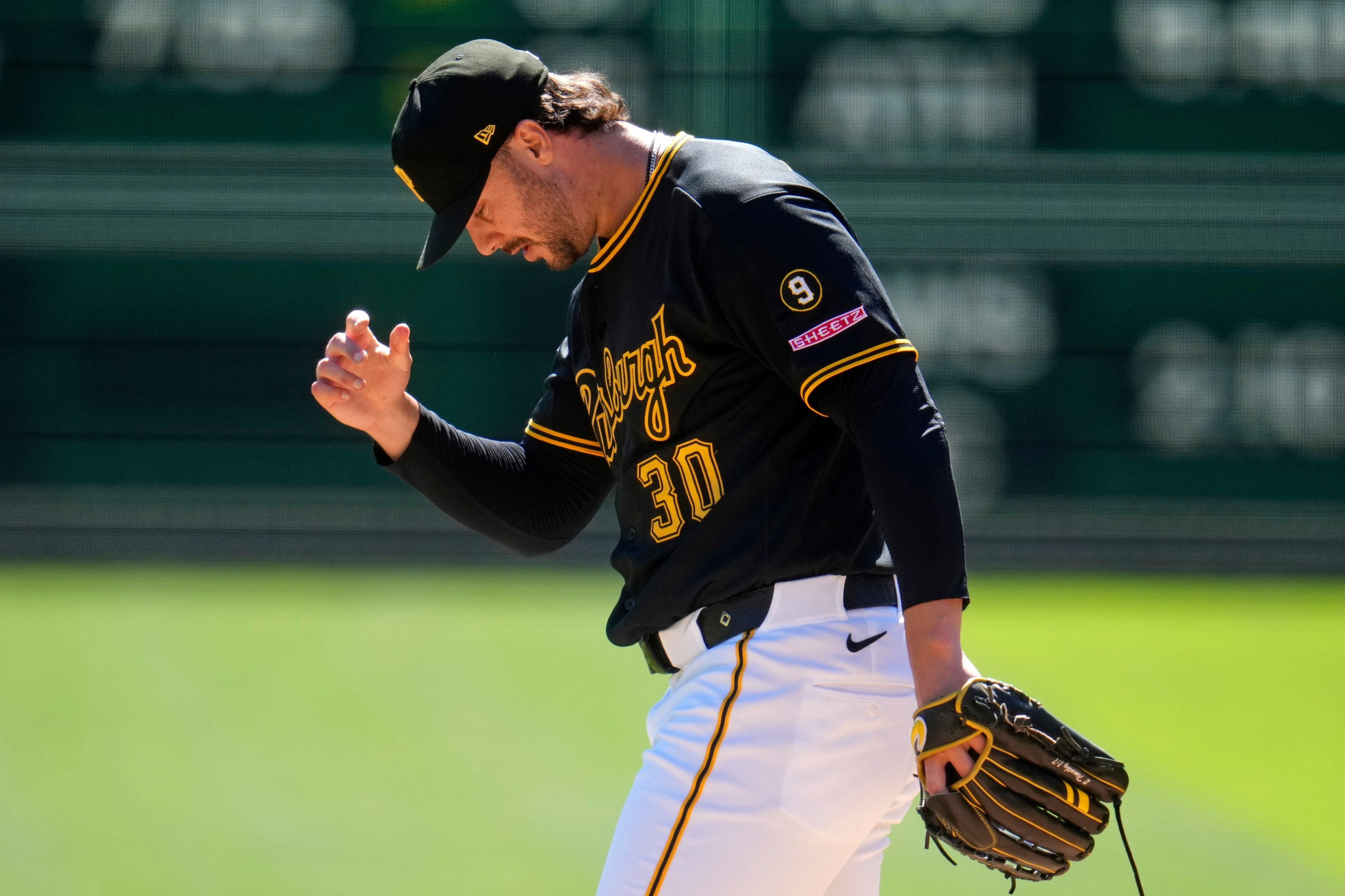 Pirates vencen 2-1 a Cardenales y aseguran su primera temporada no perdedora desde 2018