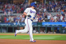 Rangers cierran en casa con triunfo 3-1 sobre Mets y mantienen el liderato del Oeste de la Americana
