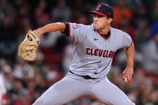 Los Guardianes aseguran otro pase a playoffs y vencen 1-0 a Medias Rojas con jonrón de Martínez