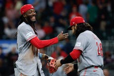 Elly De La Cruz pega su 30mo jonrón y Rojos remontan para vencer 7-6 a Bravos
