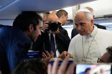 León reitera la necesidad de que la prensa cubra a figuras públicas ante pregunta por veto de Trump