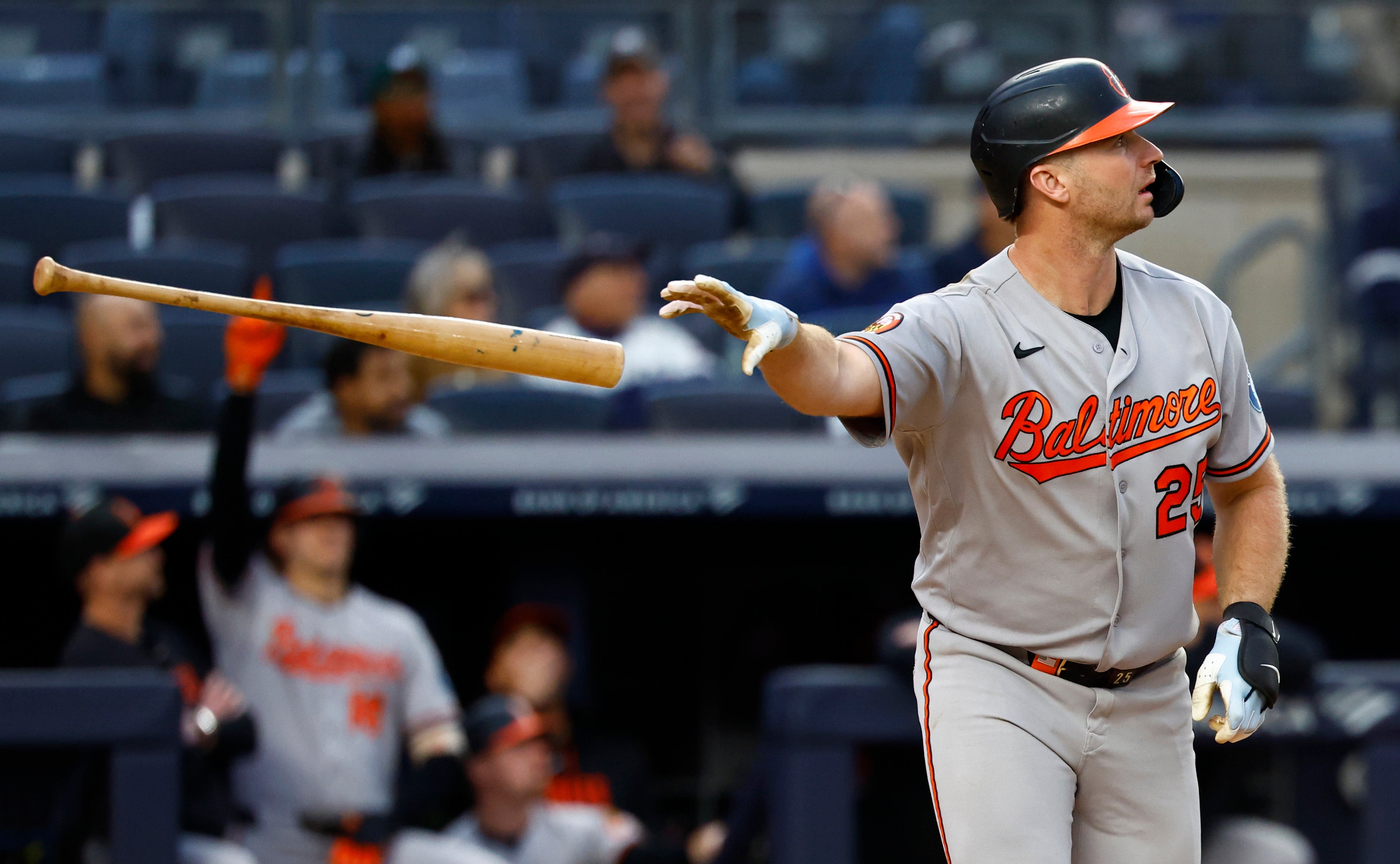Alonso pega 2 jonrones y toma el liderato de la AL con Orioles que aplastan 10-2 a Yankees