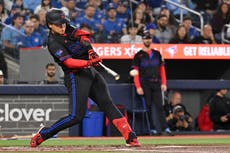 Lukes conecta hit de ventaja en la séptima de 4 carreras y Azulejos vencen 6-5 a Rojos