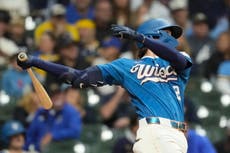 Brice Turang conecta sencillo de ventaja en la 8ª y vencen 8-4 a Cardenales