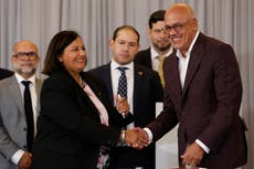 Oficialismo y exlegisladores opositores en Venezuela acuerdan desbloqueo de sitios web