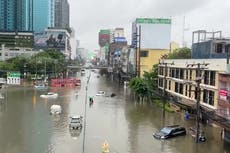Fuertes lluvias e inundaciones en Bangkok alteran el tráfico y obligan a evacuar