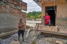 A un mes de las inundaciones en Nepal, miles siguen desaparecidos y la recuperación se prevé larga