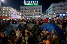 Miles marchan en Madrid para protestar por crisis de vivienda tras desalojo de mujer de 87 años