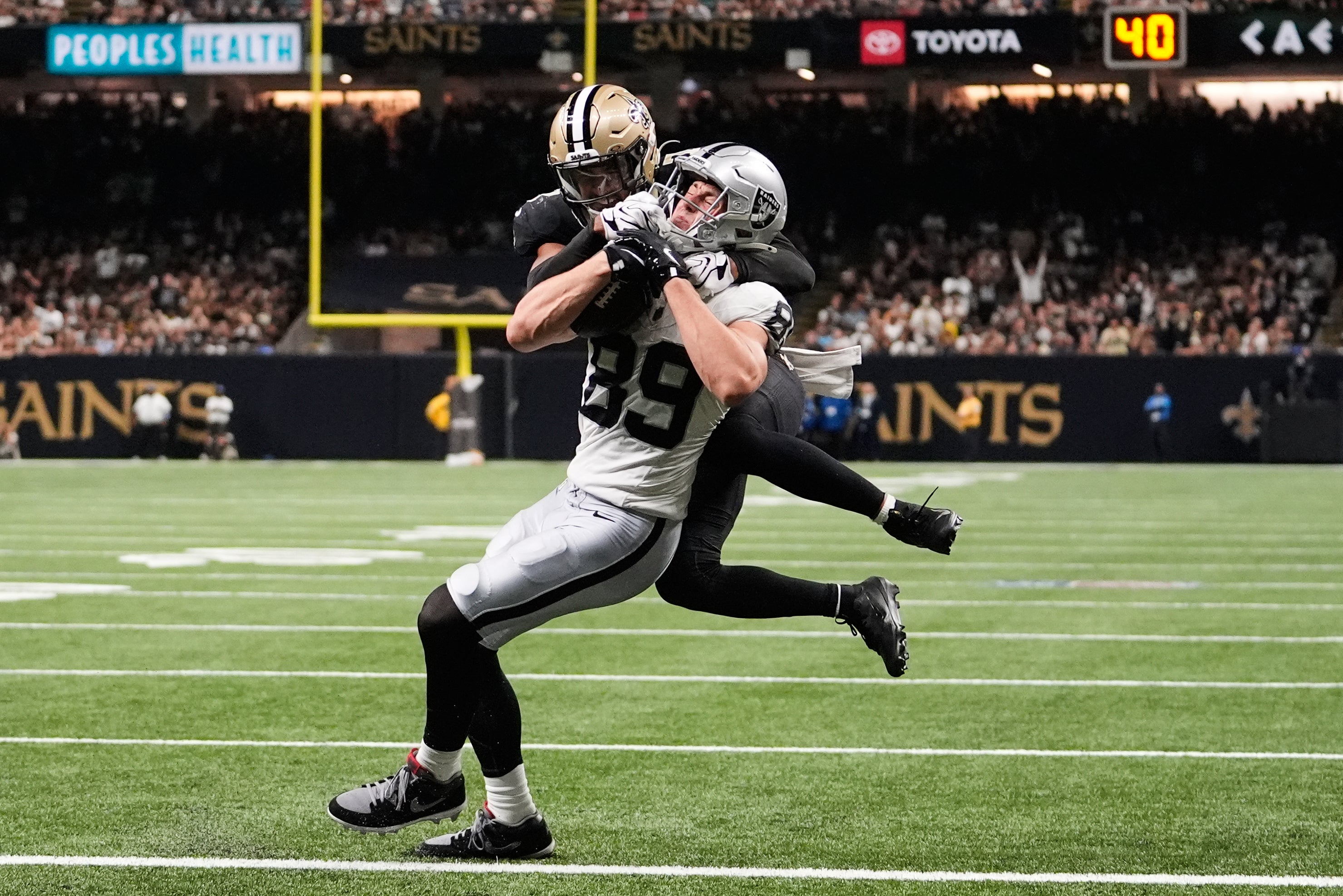 RAIDERS-SAINTS