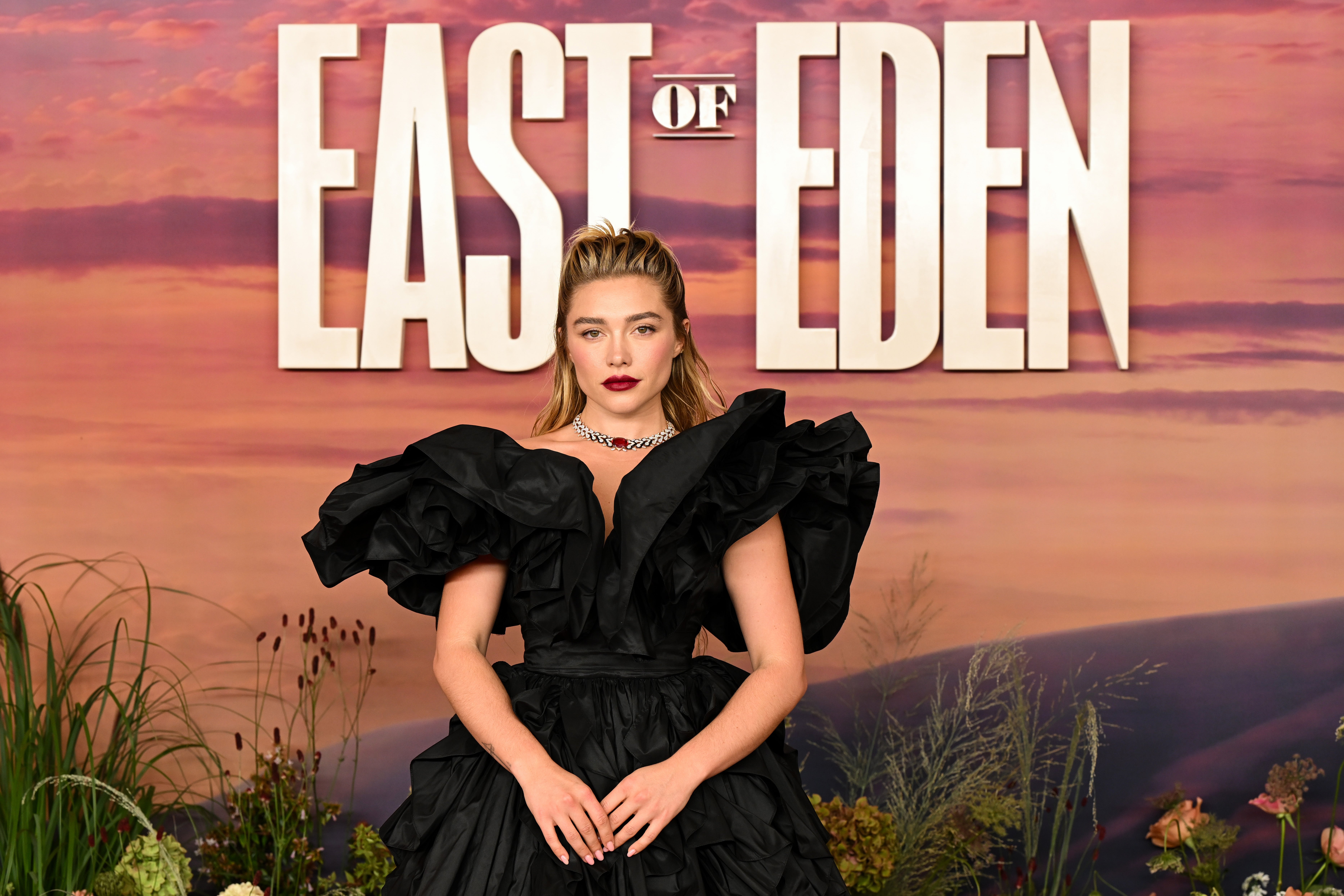 Florence Pugh pidió a los hombres que alcen la voz ante las acusaciones de que una antigua estudiante de la Universidad de Cornell fue drogada y sufrió agresiones sexuales por parte de varios miembros de una fraternidad