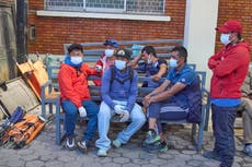 Rescatistas buscan en una montaña de Nepal a 12 personas arrastradas por alud
