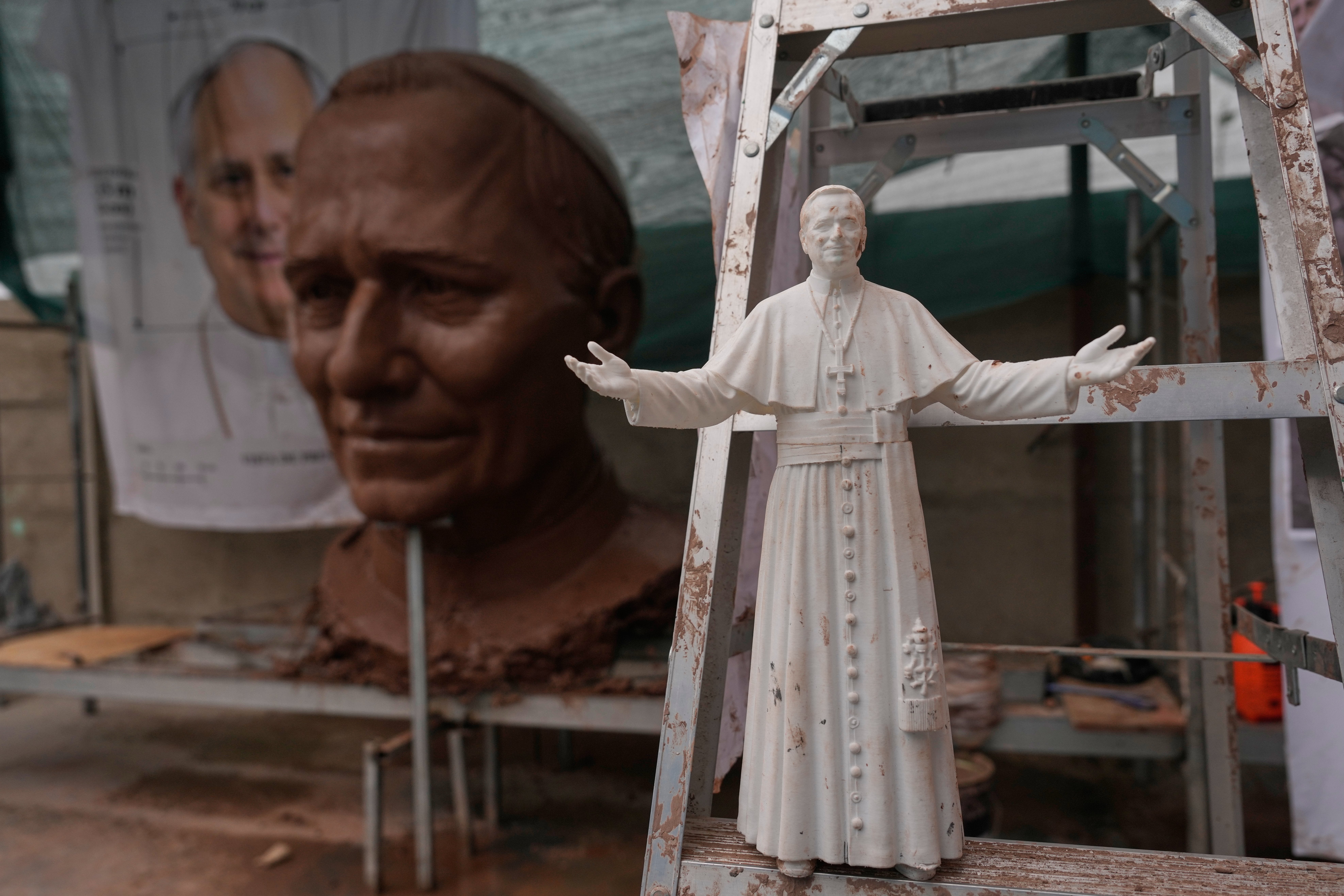 PERÚ-PAPA ESTATUA