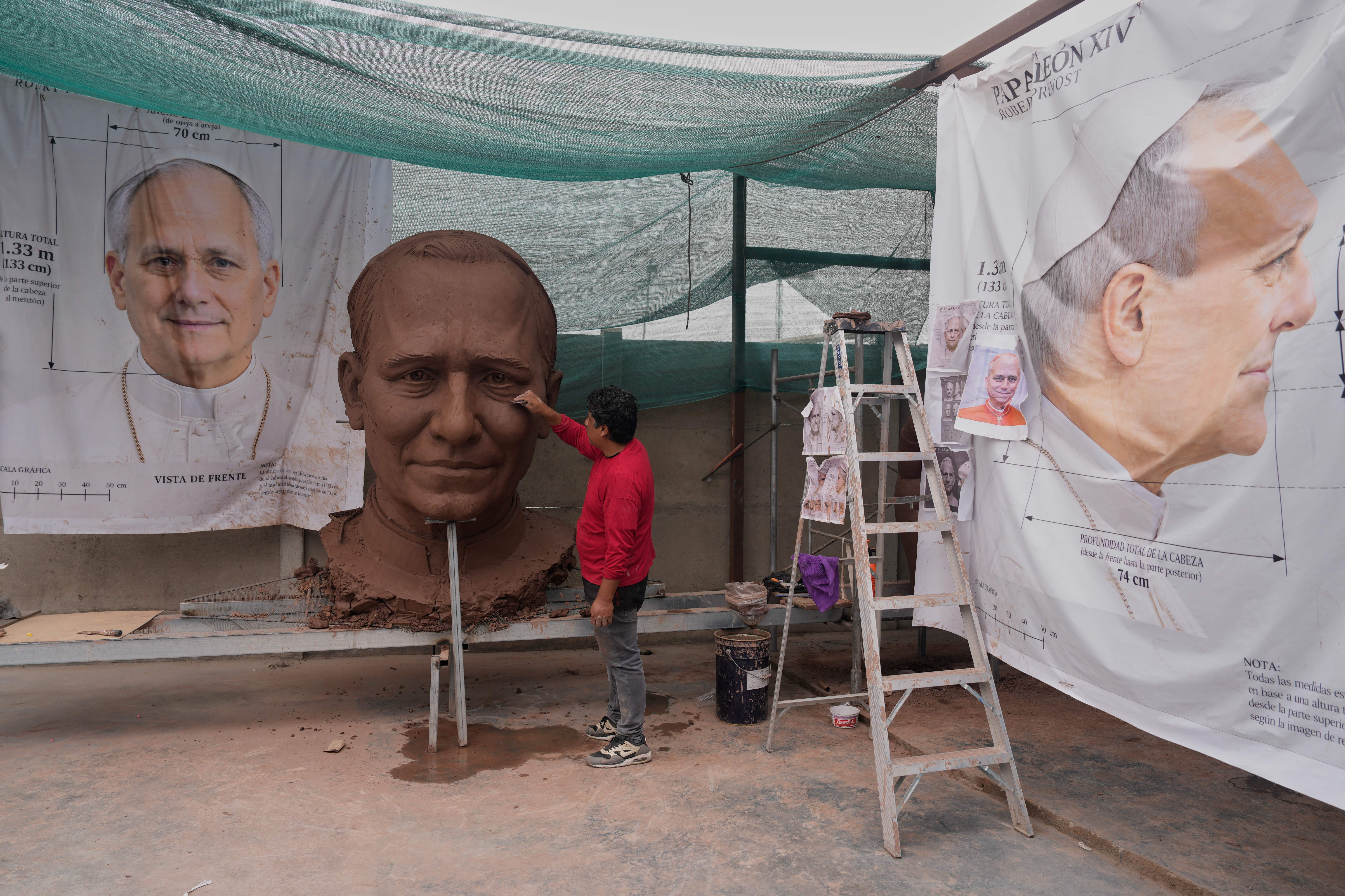 PERÚ-PAPA ESTATUA