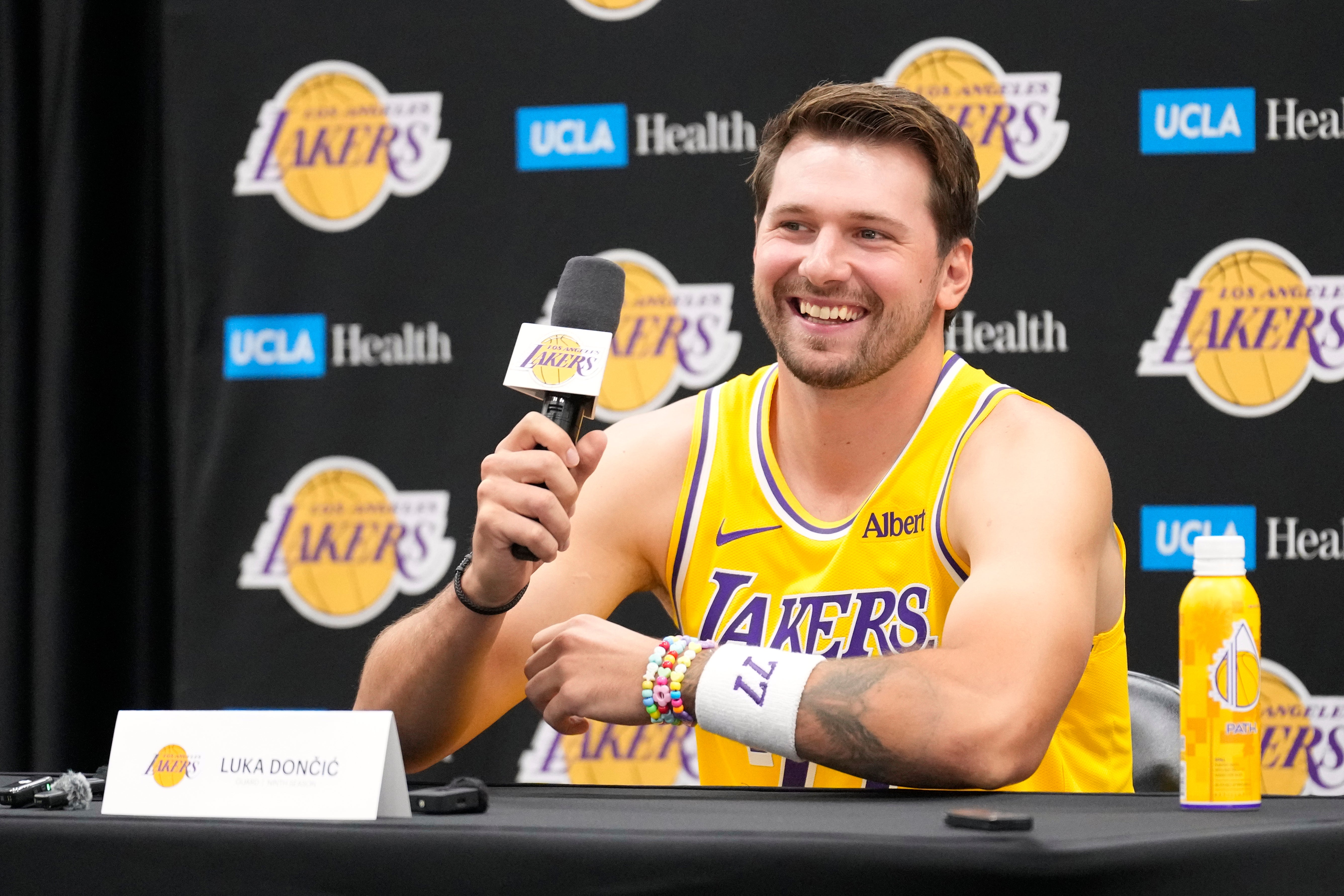 LAKERS-DÍA DE MEDIOS