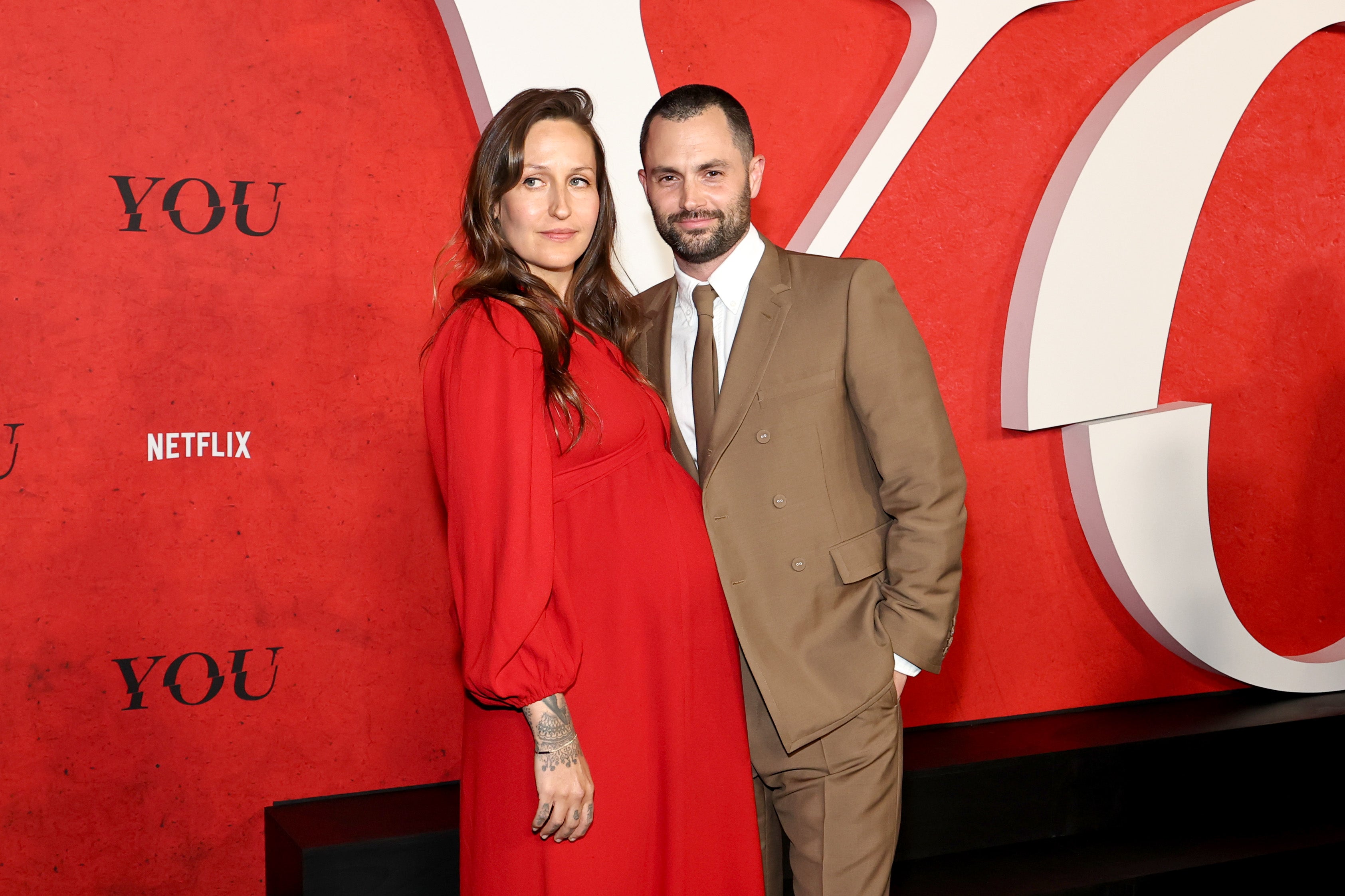Domino Kirke-Badgley se ha pronunciado sobre la decisión de su esposo, Penn Badgley, de abstenerse de rodar escenas de sexo en pantalla