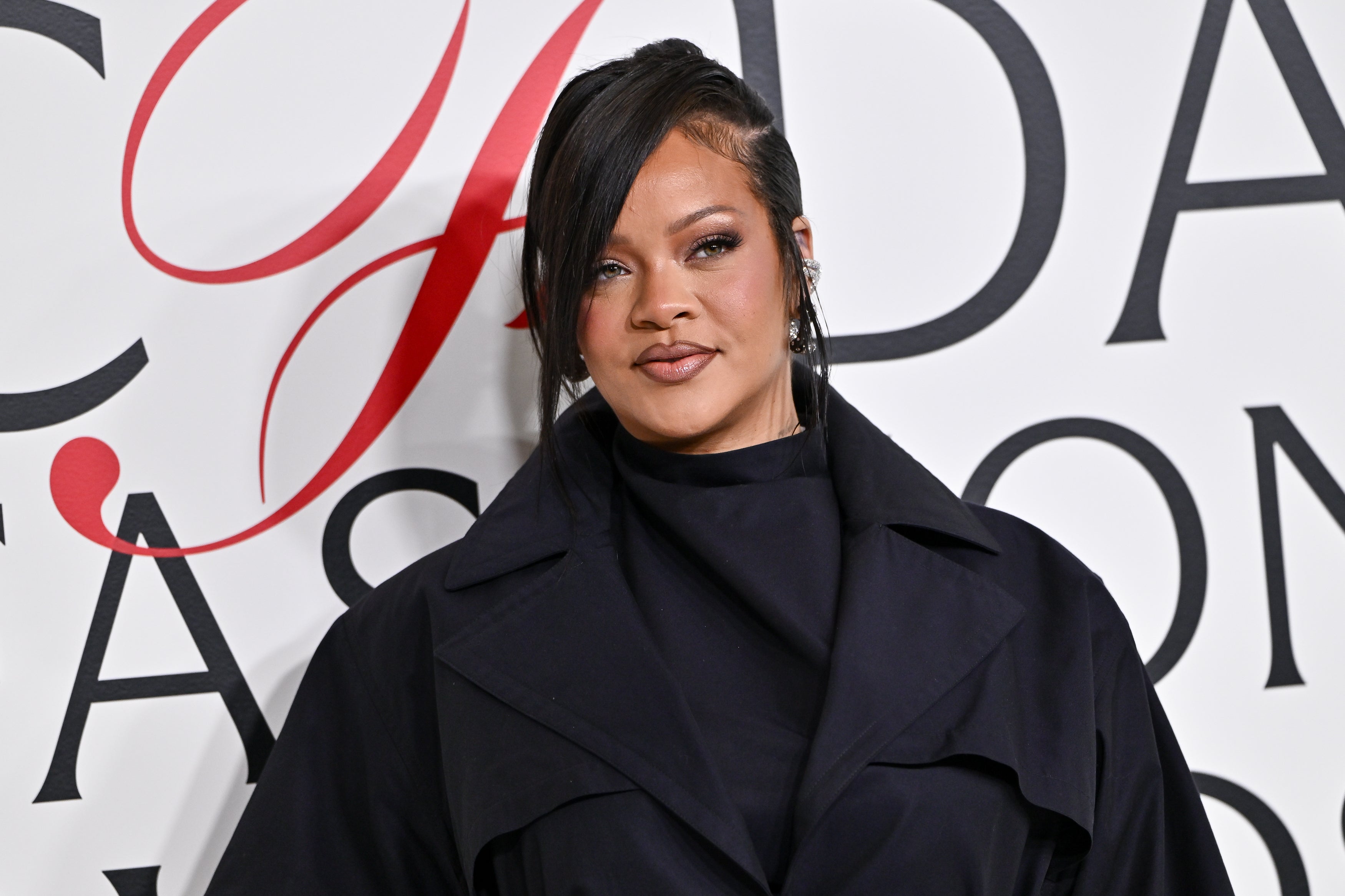 RIHANNA-DISPAROS CONTRA CASA