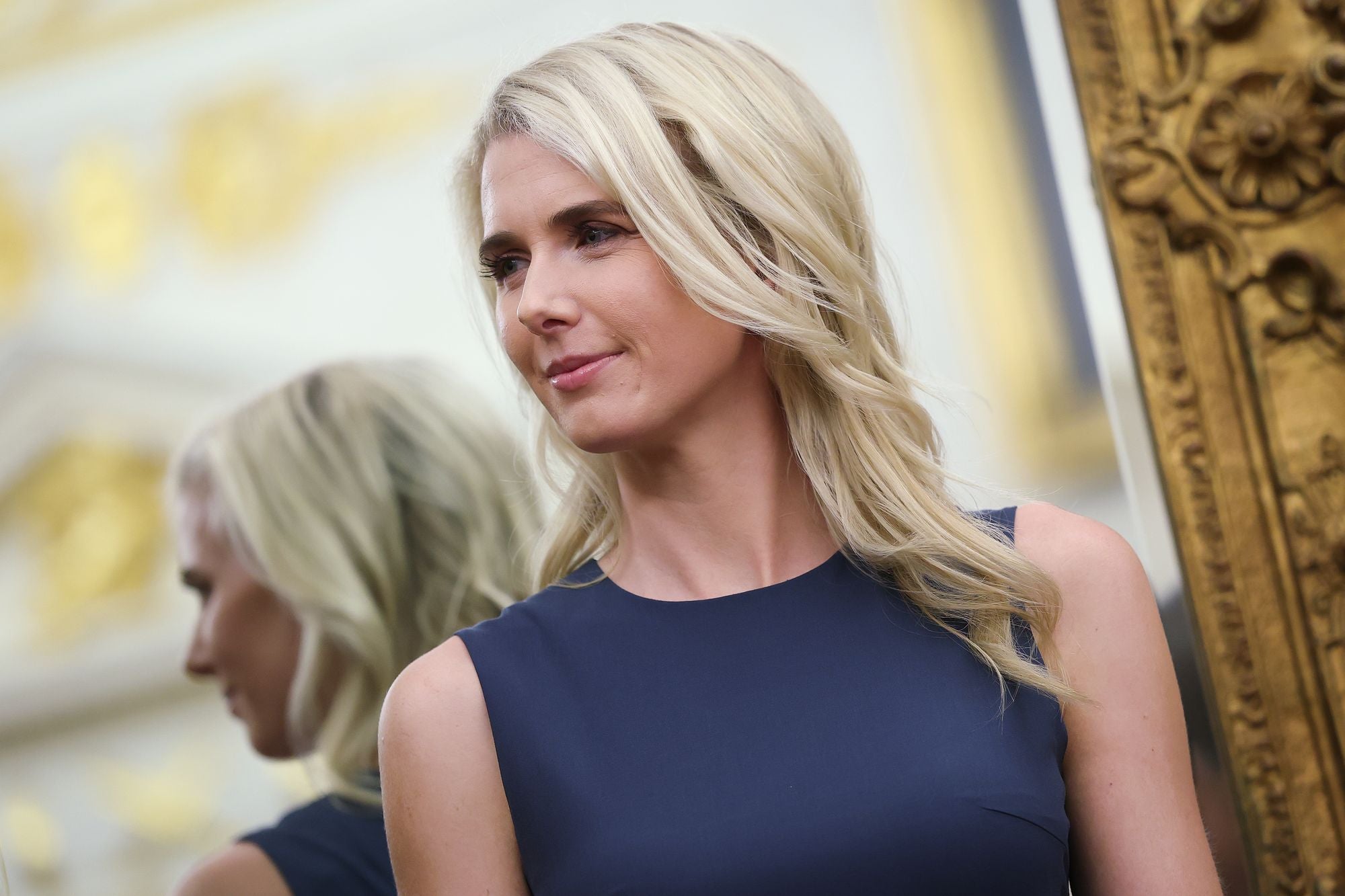 Según reveló su hermano, con quien está distanciada, Natalie Harp, asesora de la Casa Blanca, era una fiel seguidora de un conocido pastor cristiano antes de incorporarse al equipo del presidente Donald Trump