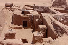 Descubren poema en griego de 1.700 años de antigüedad en tumba egipcia