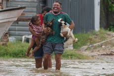 Fotos: Comunidades de todo EEUU, Hawai y México se preparan para poderosas tormentas