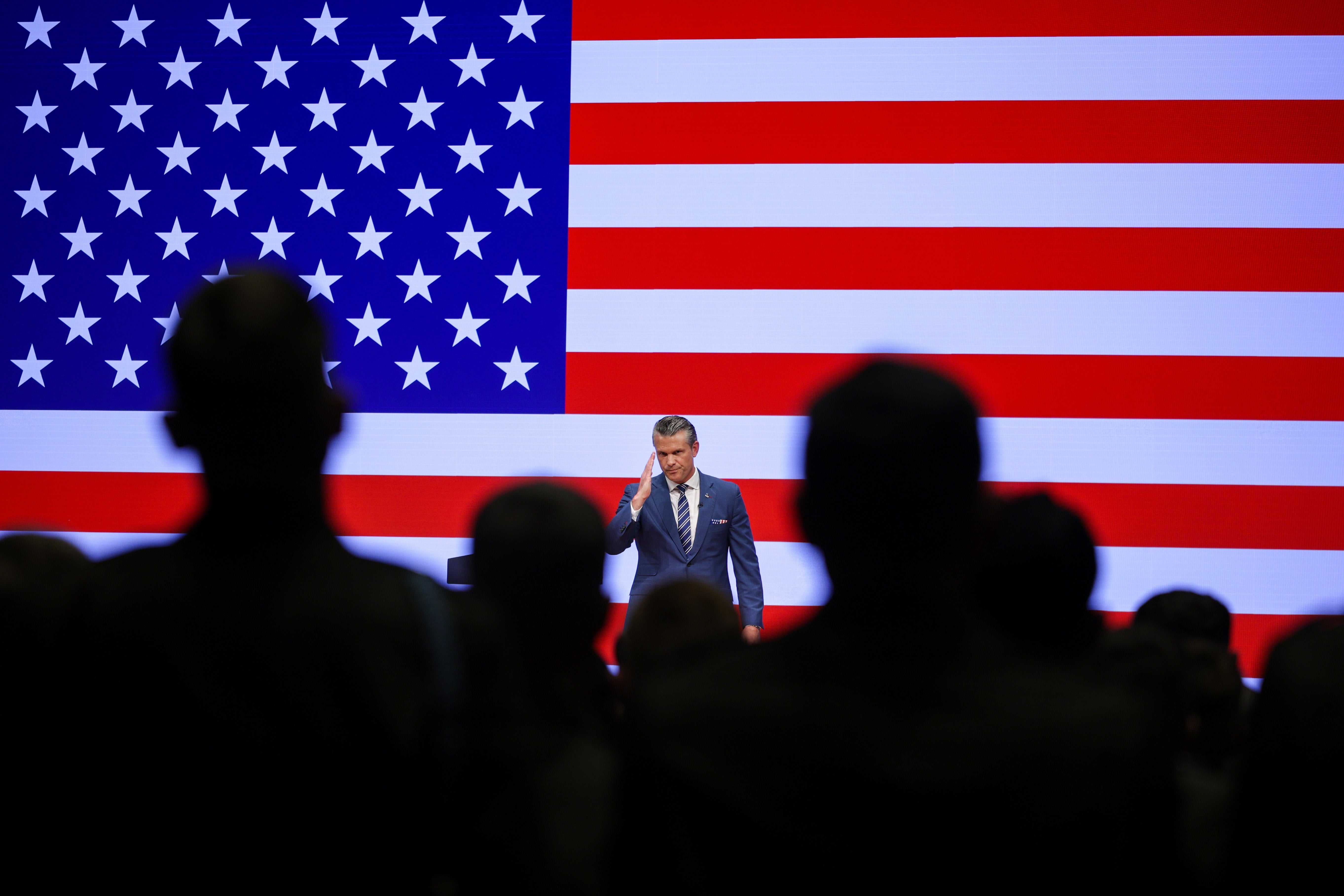 Hegseth ha insistido en promover el “espíritu guerrero” en las Fuerzas Armadas, una postura que ha ido acompañada de un aumento de las exhibiciones militares de gran despliegue en eventos públicos