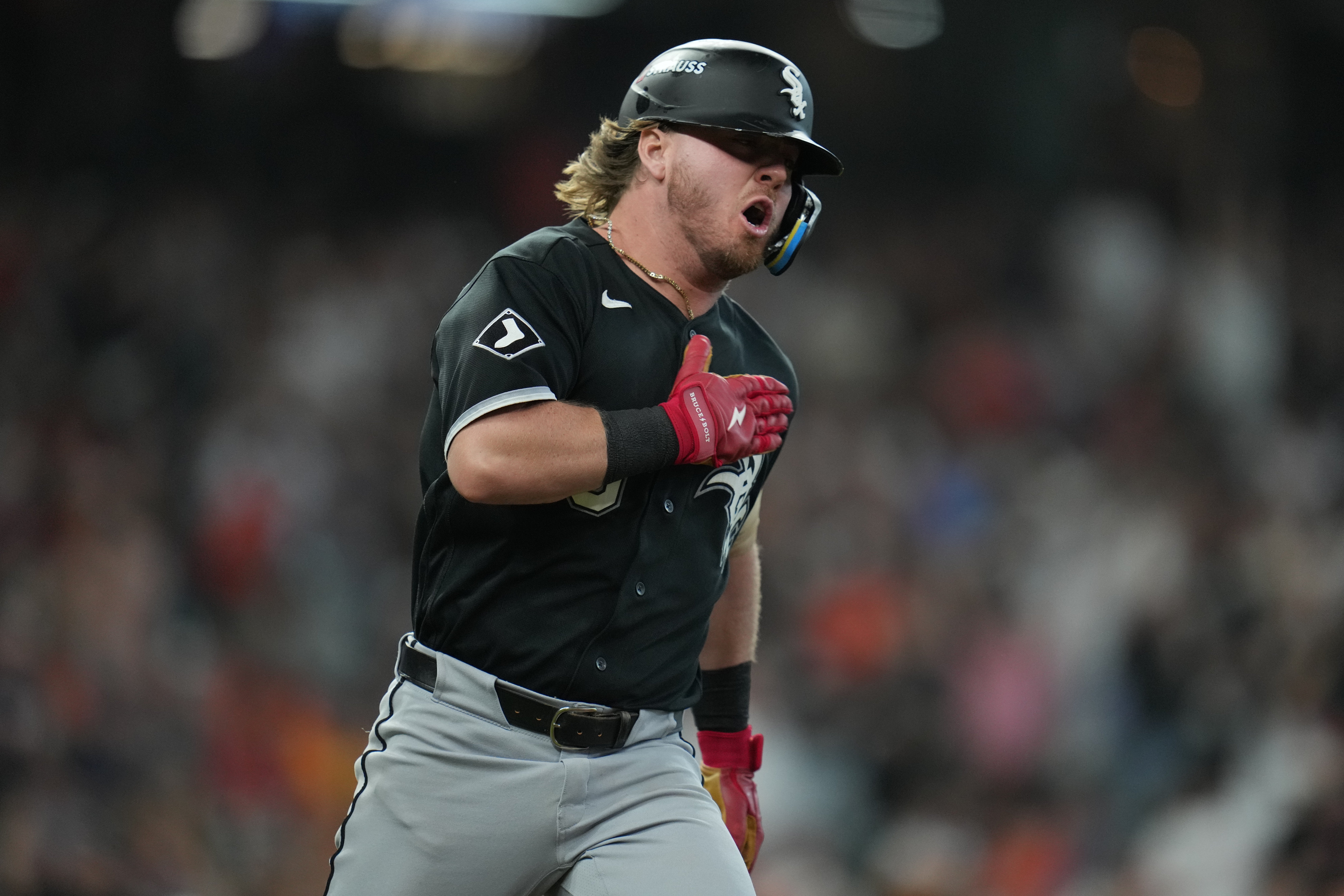 Medias Blancas atacan temprano y barren a Astros para ganar su 1ra serie de playoffs desde 2005