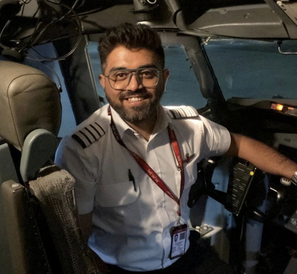 El piloto indio Smit Machchhar logró abrir la puerta de la cabina pese a haber sido apuñalado por su copiloto, lo que permitió que pilotos de relevo ayudaran a aterrizar el avión de forma segura en Arabia Saudita