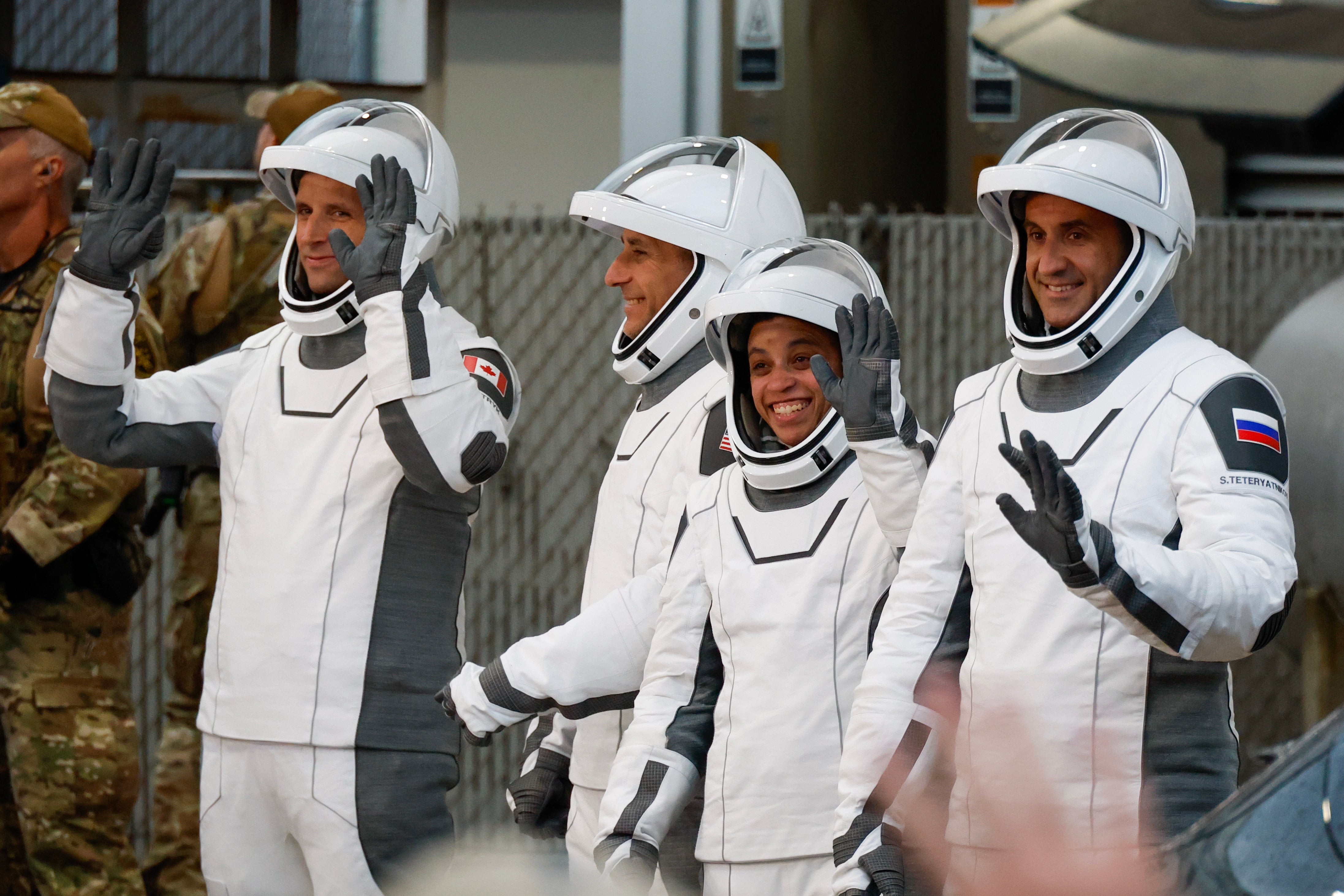 SpaceX lanza a cuatro astronautas en un viaje rápido a la Estación Espacial Internacional