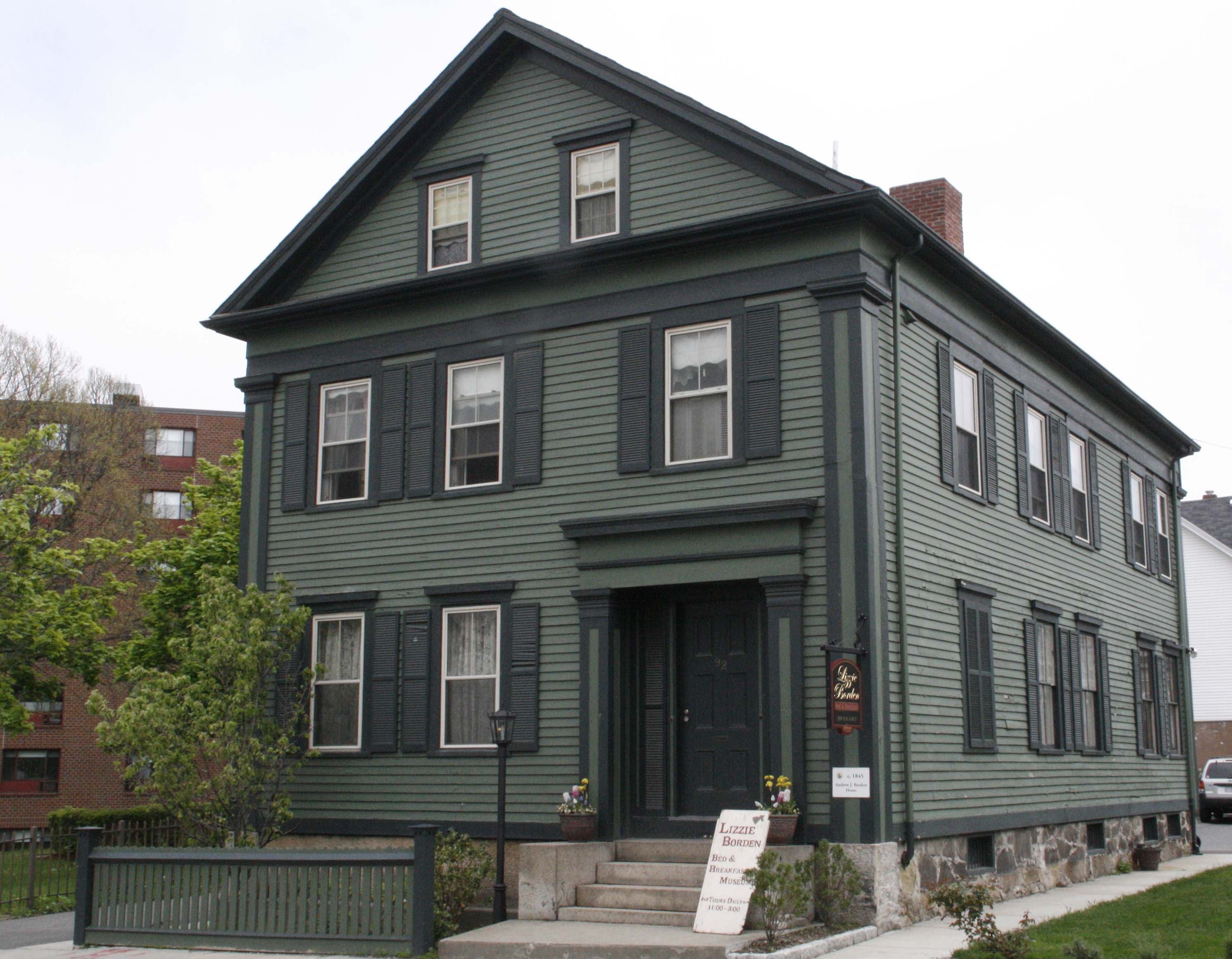 La casa de Lizzie Borden es una casa histórica estadounidense, un hotel de media pensión y un museo ubicado en Fall River, Massachusetts, EE. UU. Esta es una fotografía de 2009 de la propiedad ubicada en el número 230 de la calle Second